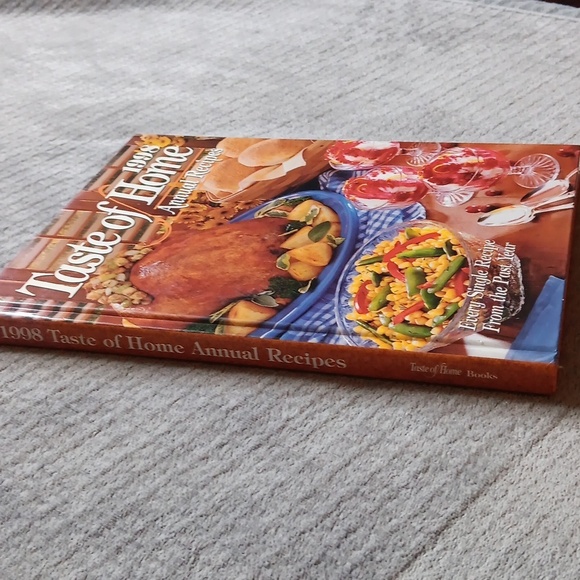 1998 Taste Of Home Hardcover Cookbook Of Annual Recipes, Holiday Kitchen Vintage - Picture 5 of 16
